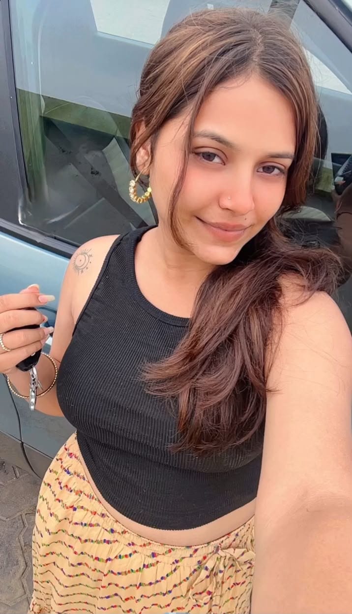 Ishita, bubbly college call girl in BTM Layout Bangalore